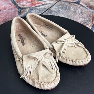 Minnetonka 5.5 Kilty Suede Leather